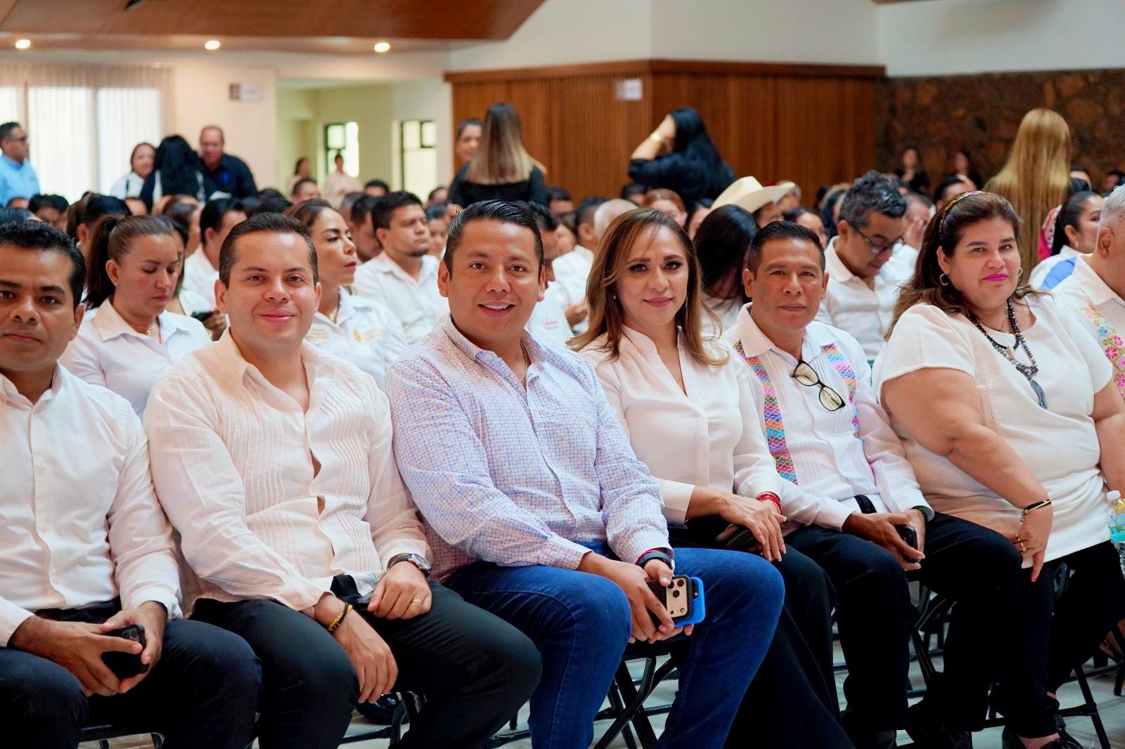 La Mtra. Cecilia Narciso Gaytán, Presidenta de la Comisión de Derechos Humanos del Estado de Guerrero, asistió al evento conmemorativo por el Día Internacional contra la Corrupción, presidido por la Gobernadora Evelyn Salgado Pineda y organizado por la Secretaría de Contraloría y Transparencia Gubernamental, a cargo del Lic. José Francisco González Sánchez , donde se entregaron reconocimientos a instituciones que han asumido la transparencia como un compromiso permanente.