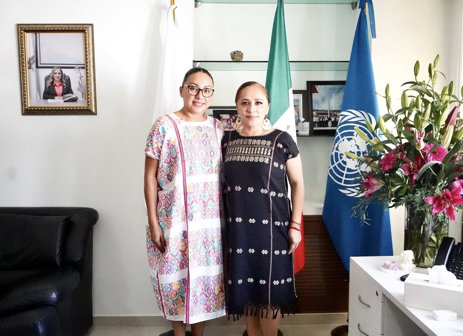 Derivado del convenio de colaboración suscrito entre la Comisión de los Derechos Humanos del Estado de Guerrero (CDHEG) y la Secretaría de Asuntos Indígenas y Afromexicanos, la Mtra. Cecilia Narciso Gaytán, presidenta de este Organismo Público, sostuvo una reunión de trabajo con la Lic. Saraí Pineda Arce, Subsecretaria de Fomento Social para el Desarrollo Integral de los Pueblos Indígenas.